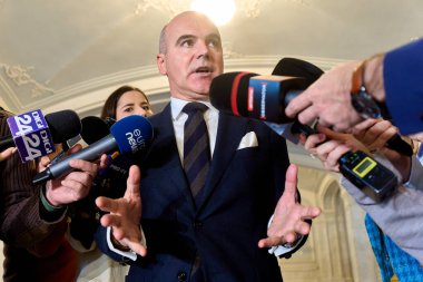 Bükreş, Romanya. 3 Aralık 2024: Rares Bogdan, Ulusal Liberal Parti (PNL) MEP, Ulusal Liberal Parti Siyasi Bürosu 'nun toplantısında basına konuştu. PNL Diaspora şubesinin geçici başkanlığından istifa etti.