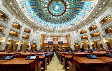 Bükreş, Romanya. 16 Aralık 2024: Romanya Parlamentosu 'nda Milletvekilleri Meclisi' nin genel kurul toplantısı.