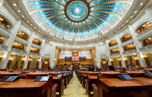 Bükreş, Romanya. 16 Aralık 2024: Romanya Parlamentosu 'nda Milletvekilleri Meclisi' nin genel kurul toplantısı.