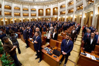 Bükreş, Romanya. 20 Aralık 2024: Yeni seçilen Meclis Milletvekilleri Meclisi 'nin ilk genel kurul toplantısı, 2024-2028 tarihleri arasında Bükreş' teki Parlamento Sarayı 'nda gerçekleşti..