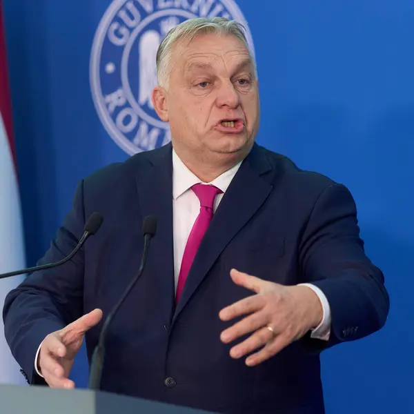 Bükreş, Romanya. 20 Aralık 2024: Macaristan başbakanı Viktor Orban, Romanya Başbakanı Marcel Ciolacu ile resmi görüşme sonrasında yaptığı ortak açıklamalarda konuştu..