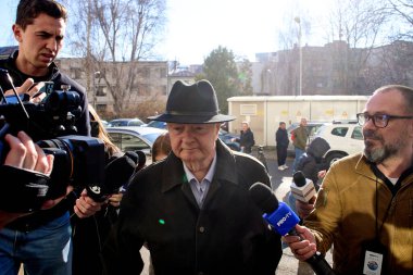 Bükreş, Romanya. 29 Ocak 2025: Romanya İstihbarat Teşkilatı eski müdürü Virgil Magureanu, Haziran 1990 tarihli Mineriad davasında sanık olarak Başsavcılığa geldi..