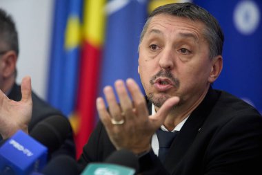 Bükreş, Romanya. 30 Ocak 2025: Romanya Eğitim Bakanı Daniel David, Eğitim Bakanlığı genel merkezinde düzenlediği basın toplantısında konuştu.