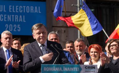 Bükreş, Romanya. 9. Mar, 2025: Avrupa yanlısı partilerin Romanya cumhurbaşkanlığı seçimleri adayı Crin Antonescu, BEC 'deki adaylığını açıkladıktan sonra bir konuşma yaptı..