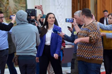 Bükreş, Romanya. 17. Mar, 2025: Anamaria Gavrila (C), Genç Halk Partisi (POT) genel başkanı ve 2025 Romanya cumhurbaşkanlığı seçimlerinde aday.