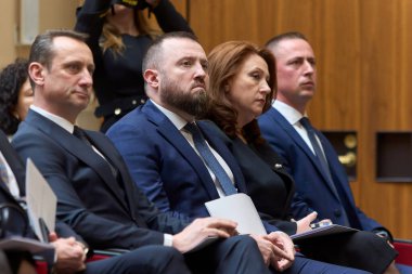 Bükreş, Romanya, 24. Mar 2025: Romanya Ulusal Yolsuzlukla Mücadele Müdürlüğü (DNA) başkanı Marius Ionut Voineag (C-L), UAD 'nin 2024 Aktivite Raporu' nun kamuoyuna sunumuna katıldı