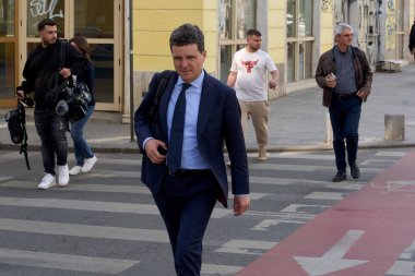 Bükreş, Romanya. 16 Nisan 2025: Bükreş Genel Başkanı ve 2025 Romanya cumhurbaşkanlığı seçimlerinin bağımsız adayı Nicusor Dan Bükreş 'teki kampanya merkezine geldi.