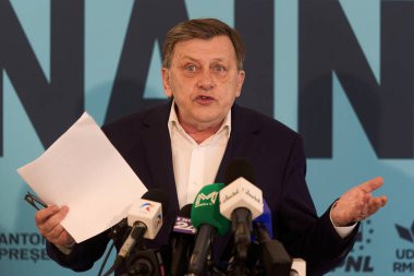 Bükreş, Romanya. 17 Nisan 2025: 2025 Romanya cumhurbaşkanlığı seçimlerinin Avrupa yanlısı iktidar partilerinin ortak adayı Crin Antonescu basın toplantısı düzenledi