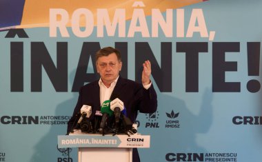 Bükreş, Romanya. 17 Nisan 2025: 2025 Romanya cumhurbaşkanlığı seçimlerinin Avrupa yanlısı iktidar partilerinin ortak adayı Crin Antonescu basın toplantısı düzenledi