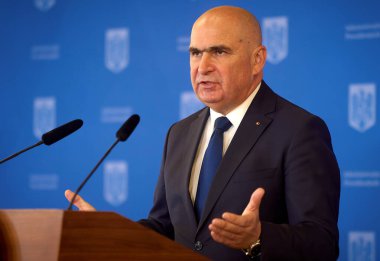 Bükreş, Romanya. 21 Mayıs 2025: Romanya 'nın geçici cumhurbaşkanı Ilie Bolojan, görev süresinin sonunda Romanya Cumhurbaşkanlığı Sarayı' nda basın toplantısı düzenledi.