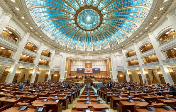 Bükreş, Romanya. 2 Haziran 2025: Romanya Parlamentosu 'nda Milletvekilleri Meclisi genel kurul toplantısı.