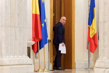 Bükreş, Romanya. 13 Haziran 2025: Romanya Başbakanı olarak atanması beklenen Ulusal Liberal Parti 'nin (PNL) geçici başkanı Ilie Bolojan, bütçe açığı konusunda basın toplantısı düzenledi.