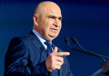 Bükreş, Romanya. 21 Haziran 2025: Romanya Başbakanı ve Ulusal Liberal Parti 'nin (PNL) geçici başkanı Ilie Bolojan, Romanya' yı Kurtarma Birliği (USR) partisi Kongresi sırasında konuşma yaptı..