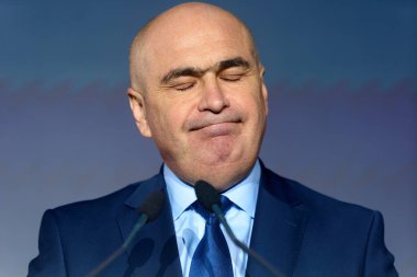 Bükreş, Romanya. 21 Haziran 2025: Romanya Başbakanı ve Ulusal Liberal Parti 'nin (PNL) geçici başkanı Ilie Bolojan, Romanya' yı Kurtarma Birliği (USR) partisi Kongresi sırasında konuşma yaptı..