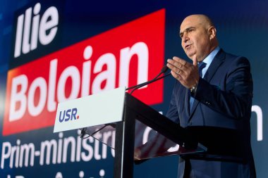 Bükreş, Romanya. 21 Haziran 2025: Romanya Başbakanı ve Ulusal Liberal Parti 'nin (PNL) geçici başkanı Ilie Bolojan, Romanya' yı Kurtarma Birliği (USR) partisi Kongresi sırasında konuşma yaptı..