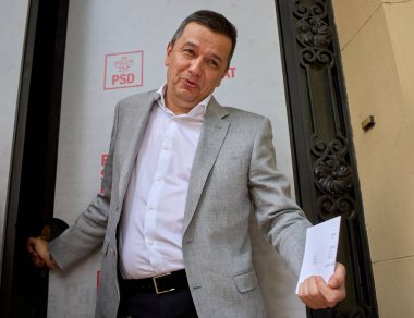 Bükreş, Romanya. 21 Haziran 2025: Sosyal Demokrat Parti 'nin (PSD) geçici başkanı Sorin Grindeanu, PSD Ulusal Siyasi Konseyi' nin Başbakan İlie Bo 'nun kabinesinde hükümete katılma oylaması sonrasında basına konuştu.