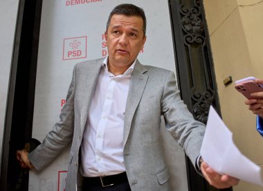 Bükreş, Romanya. 21 Haziran 2025: Sosyal Demokrat Parti 'nin (PSD) geçici başkanı Sorin Grindeanu, PSD Ulusal Siyasi Konseyi' nin Başbakan İlie Bo 'nun kabinesinde hükümete katılma oylaması sonrasında basına konuştu.