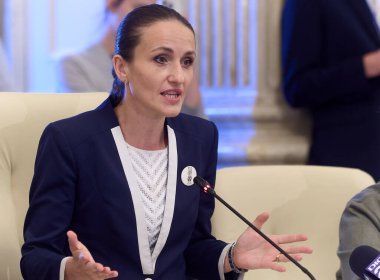 Bükreş, Romanya. 23 Haziran 2025: Romanya Parlamentosu özel komiteleri, önerilen Dışişleri Bakanı Oana Toiu 'yu dinledi..