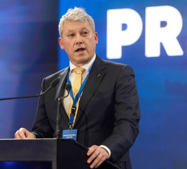 Bükreş, Romanya. 12 Temmuz 2025: Ulusal Liberal Parti 'nin ilk başkan yardımcısı Catalin Predoiu, Ulusal Liberal Parti Olağanüstü Kongresi sırasında konuşma yaptı.