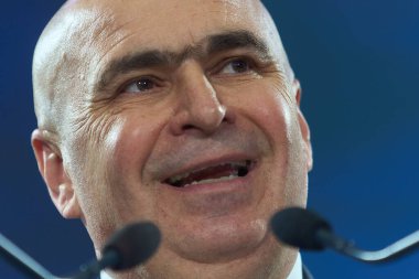 Bükreş, Romanya. 12 Temmuz 2025: Ulusal Liberal Parti (PNL) genel başkanı ve Romanya Başbakanı Ilie Bolojan, Ulusal Liberal Parti Olağanüstü Kongresi sırasında konuşma yaptı.