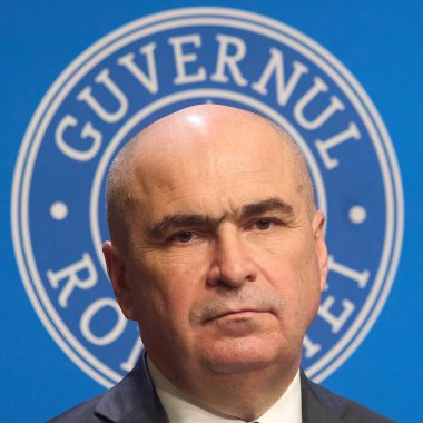 Bükreş, Romanya. 18 Temmuz 2025: Romanya Başbakanı Ilie Bolojan ve Kalkınma, Bayındırlık ve İdare Bakanı Cseke Attila Zoltan (resimde yok), AB 'nin sunumuyla ilgili basın toplantısı düzenlediler.