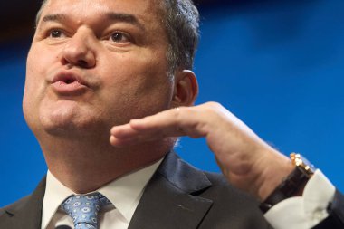 Bükreş, Romanya. 14 Ağustos 2025: Kalkınma, Bayındırlık ve İdari İşler Bakanı Cseke Attila Zoltan, hükümet toplantısı sonrasında Romanya Hükümeti 'nin Victoria Sarayı' ndaki genel merkezinde düzenlediği basın toplantısında konuştu..