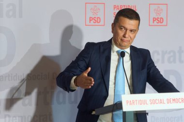 Bükreş, Romanya. 1 Eylül 2025: Sosyal Demokrat Parti 'nin (PSD) geçici başkanı Sorin Grindeanu, PSD Ulusal Siyasi Bürosu' nun ardından Milletvekilleri Meclisi 'nde basına konuştu.