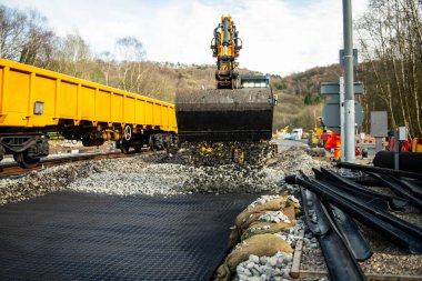 Yeni bir demiryolu inşaatı, şantiye