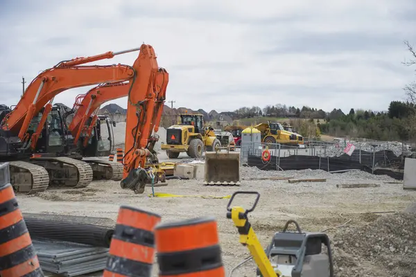 Kanada demiryolu sahasında yükseltilmiş platformun yeni bir bölümü kuruluyor