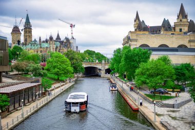 İlkbaharda Ottawa 'da kanal manzarası