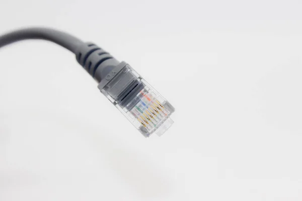 白色背景下隔离的局域网电缆 — 图库照片