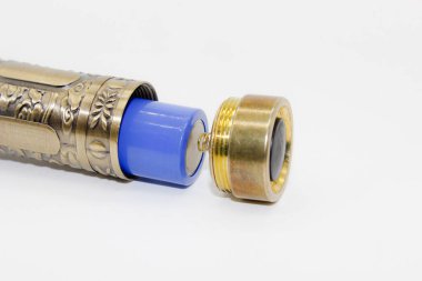 Seçici odaklı budayıcı pil resmi