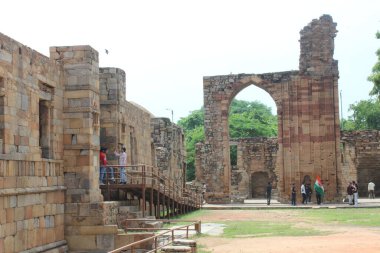 Delhi, Hindistan - Tarihi anıtlar Qutub Minar 15 Ağustos 2024