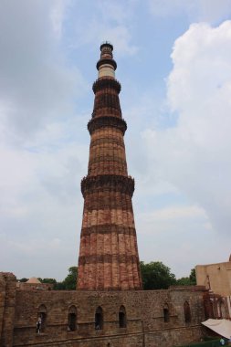 Delhi, Hindistan - Tarihi anıtlar Qutub Minar 15 Ağustos 2024