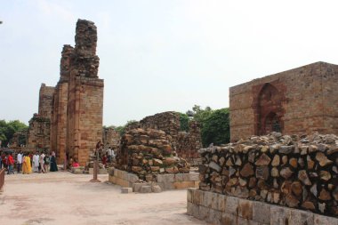 Delhi, Hindistan - Tarihi anıtlar Qutub Minar 15 Ağustos 2024