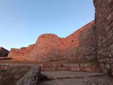 Delhi, Hindistan - Tughlakabad Fort Delhi, Tughlakabad Fort 'un Delhi' deki bir resmi 10 Aralık 2024