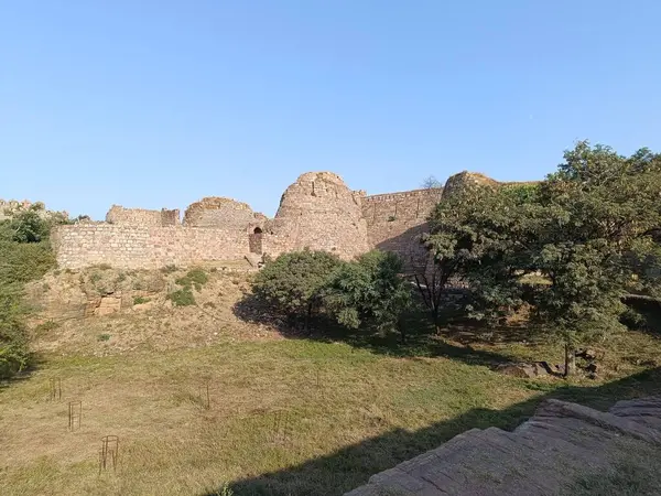 Delhi, Hindistan - Tughlakabad Fort Delhi, Tughlakabad Fort 'un Delhi' deki bir resmi 10 Aralık 2024