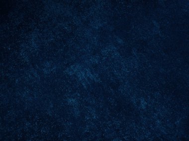 Grafik tasarımı veya duvar kağıdı için koyu sert beton duvar arka planı. Eski tarz, kirli, siyah ve mavi beton bir doku. Eski alçı zeminin gizemli ve korkunç bir yaşı var..