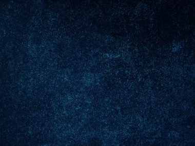 Grafik tasarımı veya duvar kağıdı için koyu sert beton duvar arka planı. Eski tarz, kirli, siyah ve mavi beton bir doku. Eski alçı zeminin gizemli ve korkunç bir yaşı var..