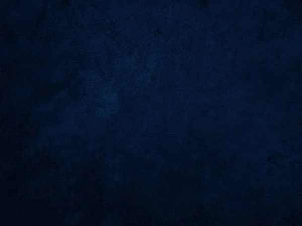 Grafik tasarımı veya duvar kağıdı için koyu sert beton duvar arka planı. Eski tarz, kirli, siyah ve mavi beton bir doku. Eski alçı zeminin gizemli ve korkunç bir yaşı var..