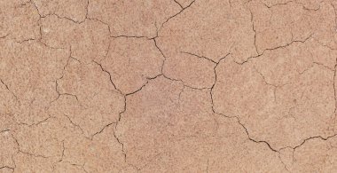 Zemin, kuraklık ve ölüm kavramına sahip arka plan veya grafik tasarımı için üst görünümde çatlaklar var..