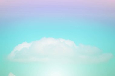 Gökyüzü ve bulutlar pastel tonlarda. Romantik aşk kavramında grafik tasarımı ya da duvar kağıdı için renkli doğal arkaplan