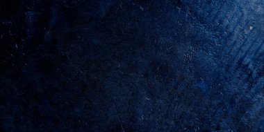 Grafik tasarımı veya duvar kağıdı için koyu sert beton duvar arka planı. Eski tarz, kirli, siyah ve mavi beton bir doku. Eski alçı zeminin gizemli ve korkunç bir yaşı var..