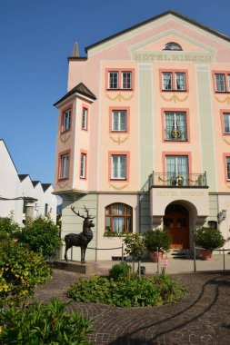 Fussen, Güney Almanya 08.21.2021: Alpler 'in altındaki tarihi Fussen kentine (FSSEN) bakın, Bavyera, Almanya