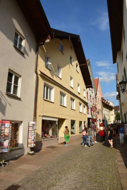 Fussen, Güney Almanya 08.21.2021: Alpler 'in altındaki tarihi Fussen kentine (FSSEN) bakın, Bavyera, Almanya