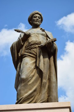 Astana (Nur-Sultan), Kazakistan 08.07.2023: Ortaçağ İslami filozof Abu Nasr Al Farabi anıtı (870-950), Astana (Nur-Sultan), Kazakistan 'ın başkenti