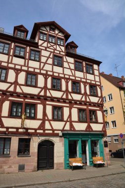 Nuremberg, Almanya 08.23.2024: Almanya 'nın Bavyera kentindeki tarihi binalar