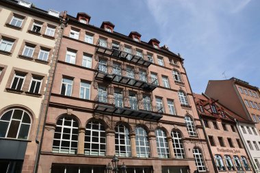 Nuremberg, Almanya 08.23.2024: Almanya 'nın Bavyera kentindeki tarihi binalar