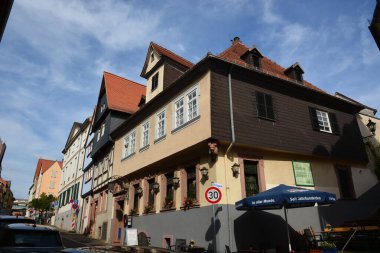 Aschaffenburg, Almanya 07.25.2024: Almanya 'nın Aşağı Franconia bölgesinde Aschaffenburg, Bavyera kentindeki tarihi binalar