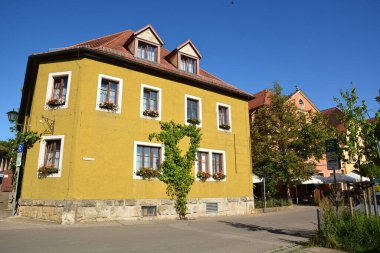 Rothenburg, Bavyera, Orta Frankonya bölgesi, 07.29.2024 - Ortaçağ Rothenburg 'daki Tauber, Bavyera, Almanya' nın Orta Frankonya bölgesinde tarihi binalar